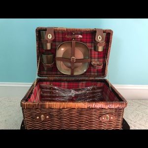 Picnic Basket with plates and silverware